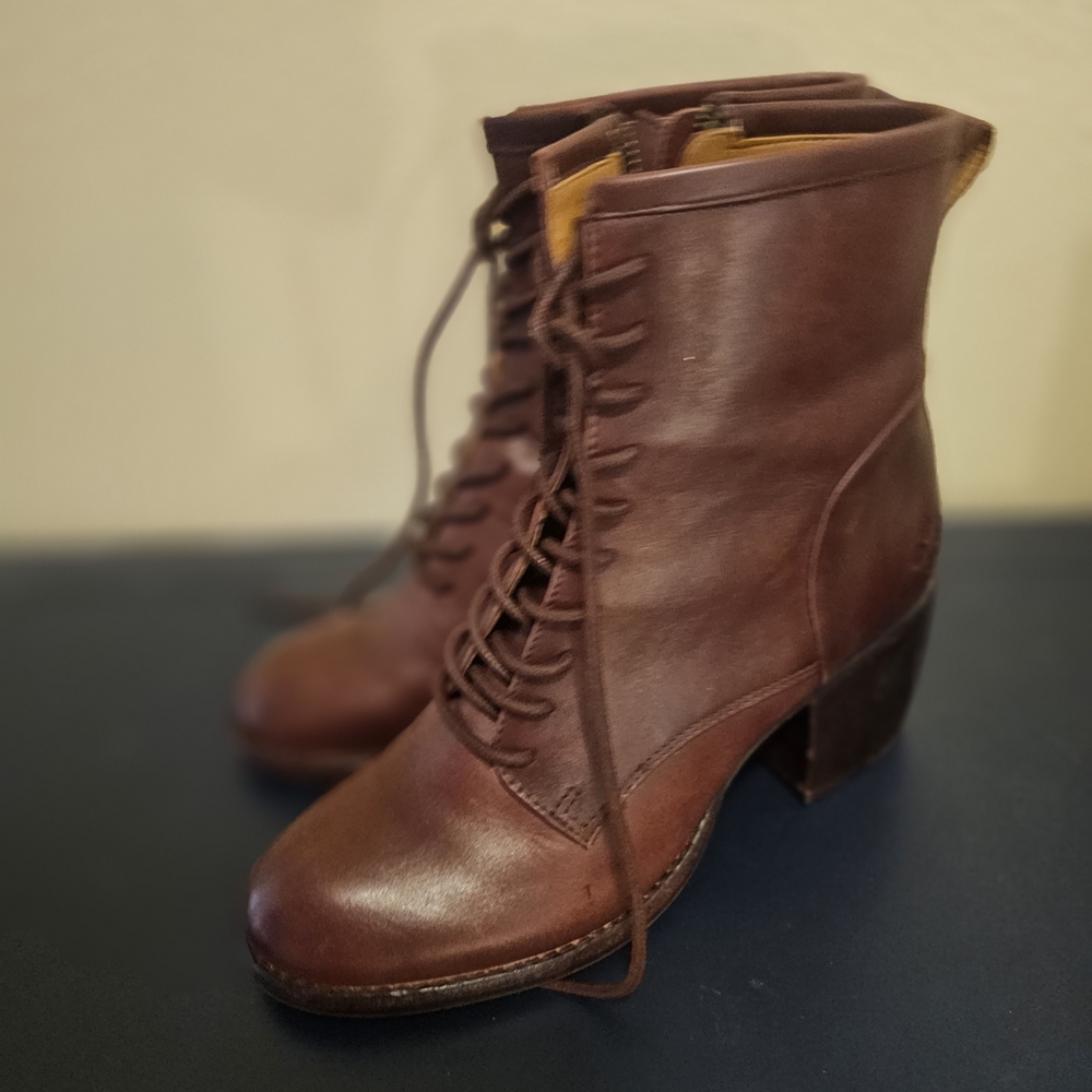 Patricia Nash Heeled Leathered Boots